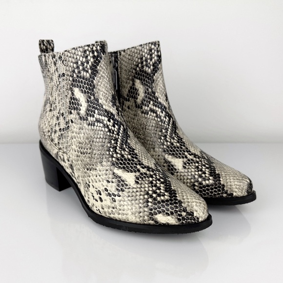 Blondo Women's Elvina Snake Print Leather Ankle Boots Gray Size 8.5 - Picture 4 of 11